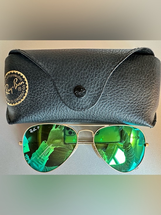 Ray-Ban Other - Ray-Ban Unisex Aviator Sunglasses with Green Mirror Lenses and Gold Frame